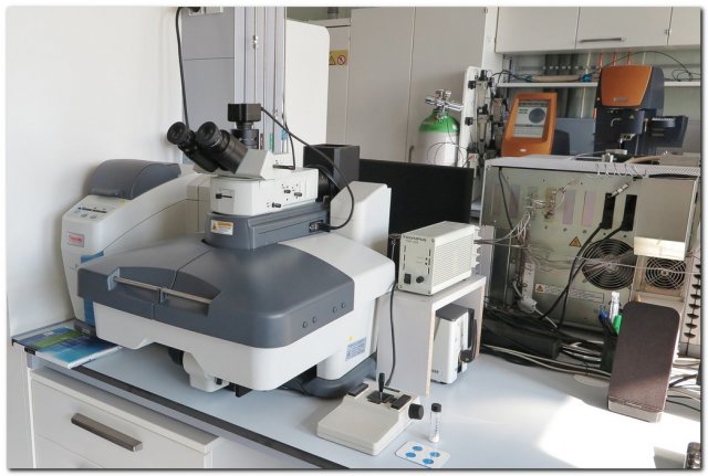 Raman Spectrometer and Microscope DXR